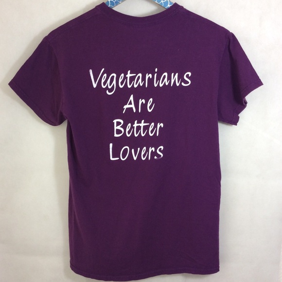 Vegetarians are Better Lovers Plum tee shirt S - Picture 2 of 5